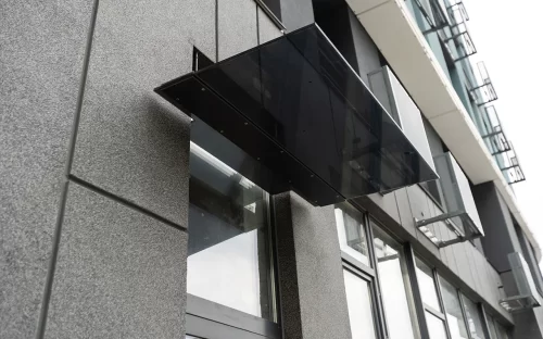crisvisa-vidrio-negro-abstract-fragment-of-modern-architecture-gray-walls-glass-and-concrete