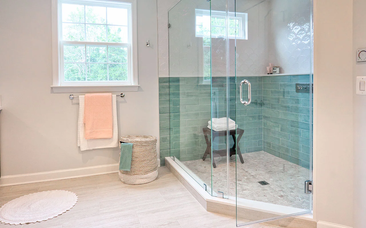 crisvisa-timeless-interior-of-modern-bathroom-with-shower-box
